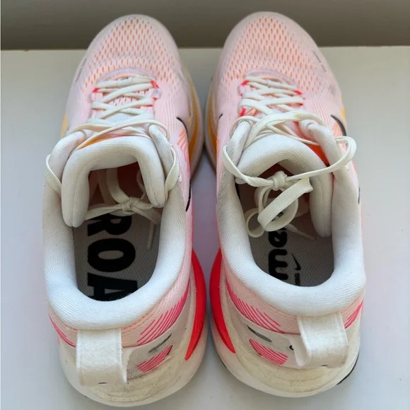 Nike Women's Vomero 18 Athletic Shoes - Picture 5 of 6